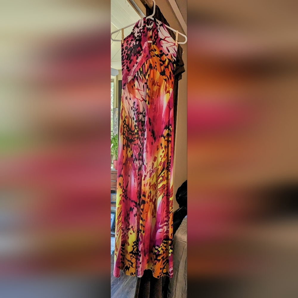 j Name brand Tropical Size Small Backless V-neck long sundress 91% polyester 9%